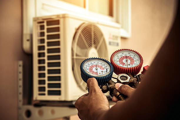 Professional Hvac technician working in Conroe, TX